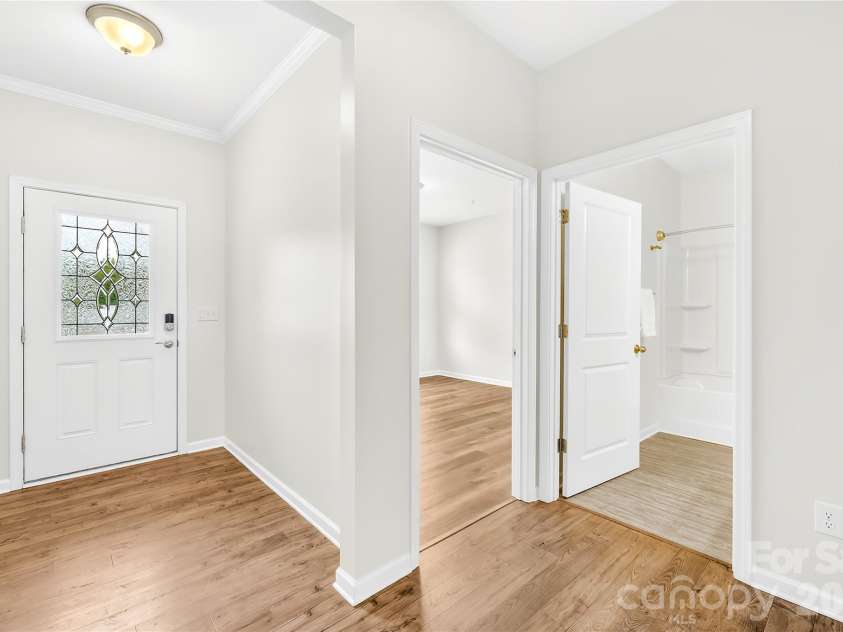 106 Southhampton Street, Mooresville, NC 28115.  MLS# CAR4373021, YatesRealty ID 25714. Entry 