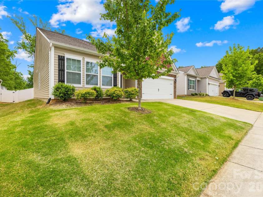 106 Southhampton Street, Mooresville, NC 28115.  MLS# CAR4373021, YatesRealty ID 25714. Sodded yard