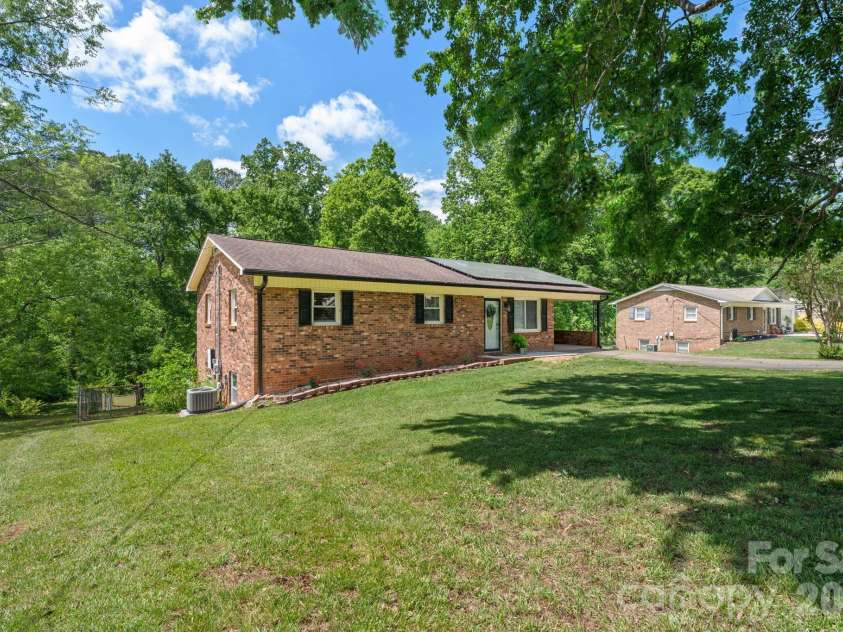 2060 Barringer Circle, Newton, NC 28658.  MLS# CAR4374346, YatesRealty ID 25716. 