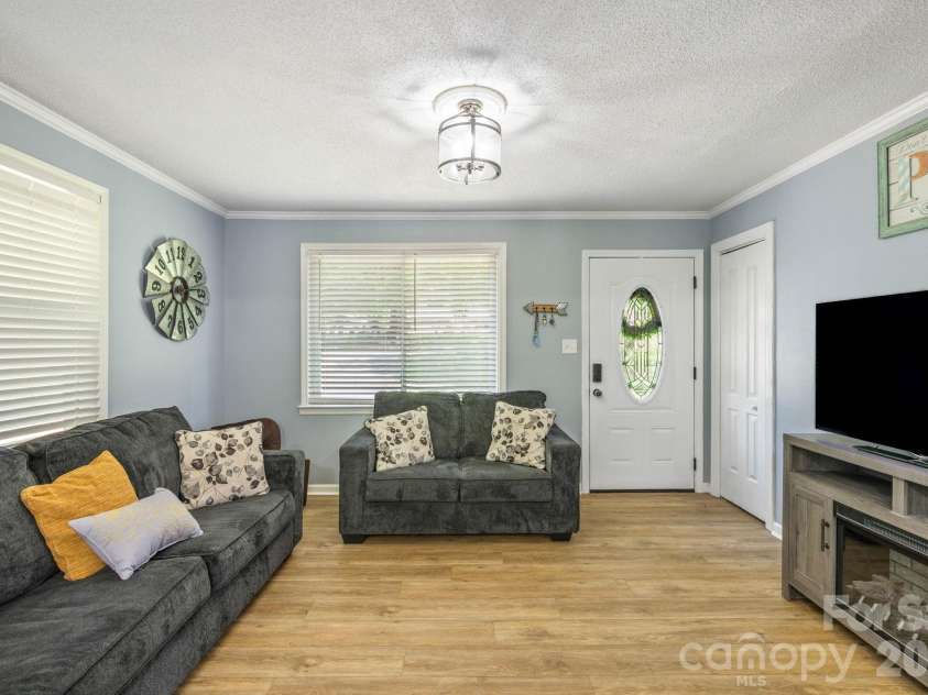 2060 Barringer Circle, Newton, NC 28658.  MLS# CAR4374346, YatesRealty ID 25716. 