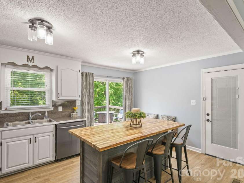 2060 Barringer Circle, Newton, NC 28658.  MLS# CAR4374346, YatesRealty ID 25716. 