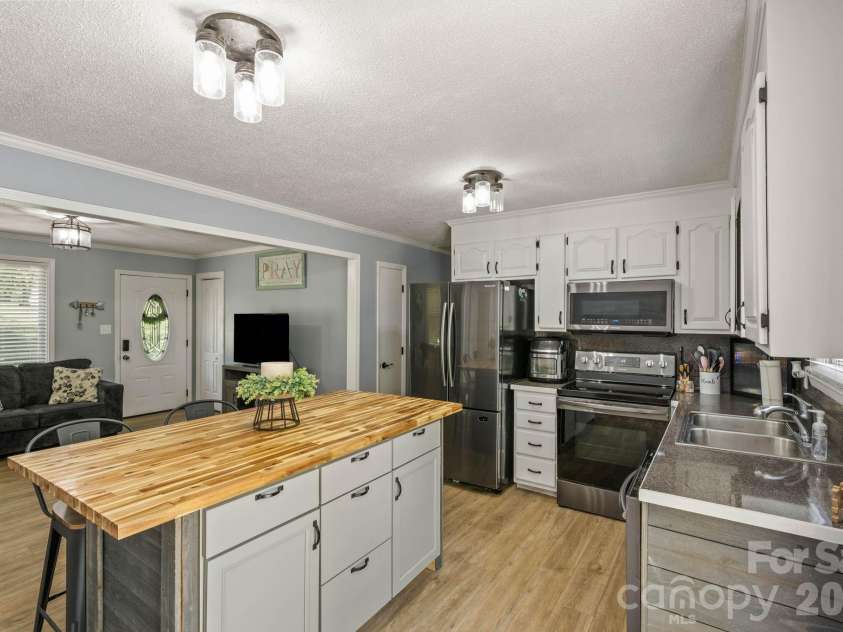 2060 Barringer Circle, Newton, NC 28658.  MLS# CAR4374346, YatesRealty ID 25716. 