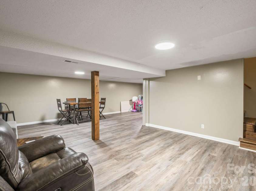 2060 Barringer Circle, Newton, NC 28658.  MLS# CAR4374346, YatesRealty ID 25716. 