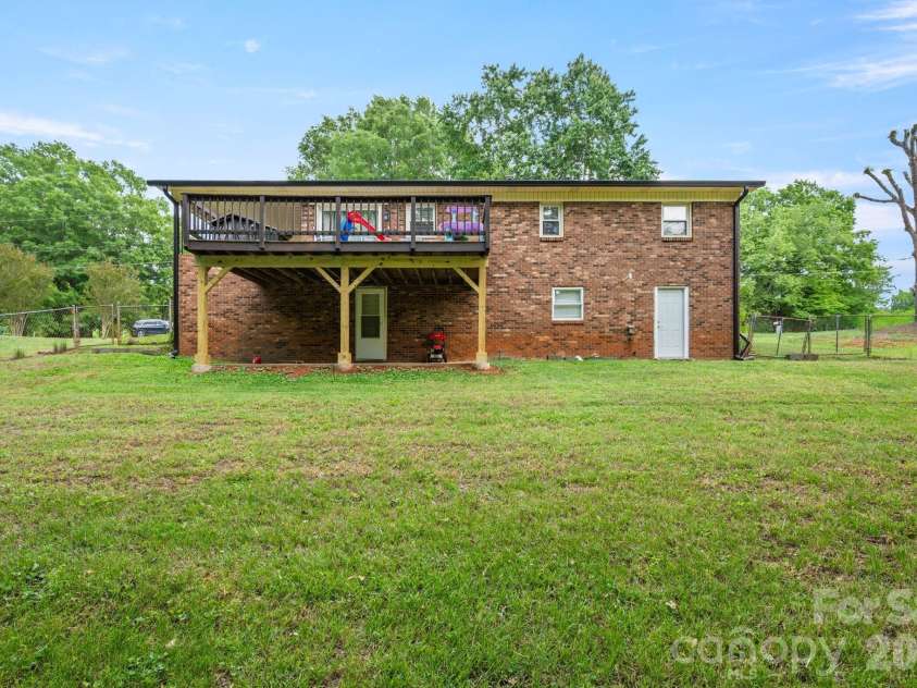 2060 Barringer Circle, Newton, NC 28658.  MLS# CAR4374346, YatesRealty ID 25716. 