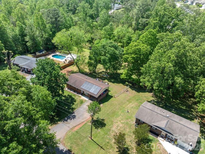 2060 Barringer Circle, Newton, NC 28658.  MLS# CAR4374346, YatesRealty ID 25716. 