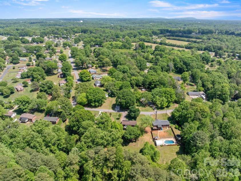 2060 Barringer Circle, Newton, NC 28658.  MLS# CAR4374346, YatesRealty ID 25716. 
