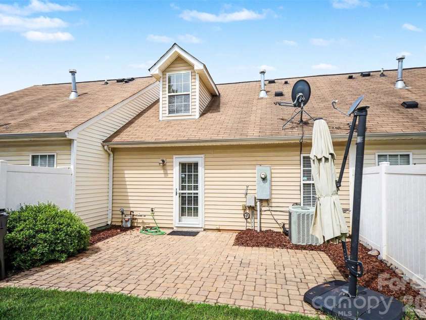1210 Sheldon Brook Lane, Fort Mill, SC 29707.  MLS# CAR4383987, YatesRealty ID 25717. 