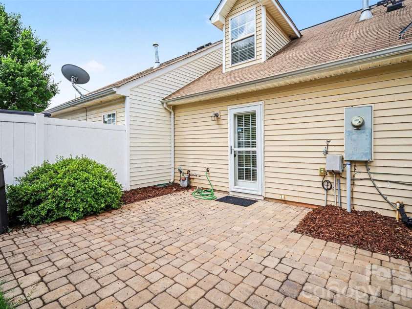 1210 Sheldon Brook Lane, Fort Mill, SC 29707.  MLS# CAR4383987, YatesRealty ID 25717. 