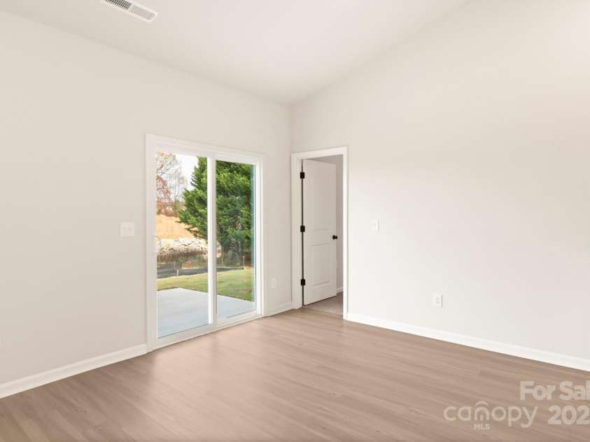 1047 Russell Drive, Winston Salem, NC 27127.  MLS# CAR4273558, YatesRealty ID 25718. 