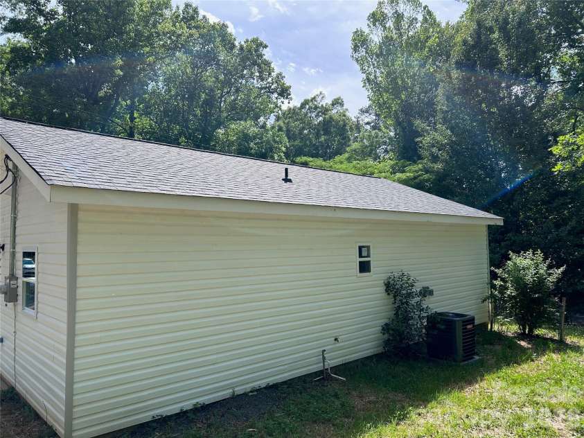 1204 Iva Avenue, Gastonia, NC 28052.  MLS# CAR4382471, YatesRealty ID 25718. 