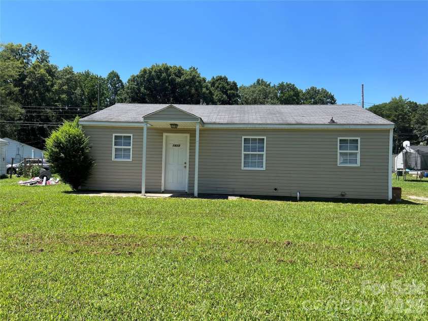 1204 Iva Avenue, Gastonia, NC 28052.  MLS# CAR4382471, YatesRealty ID 25718. 