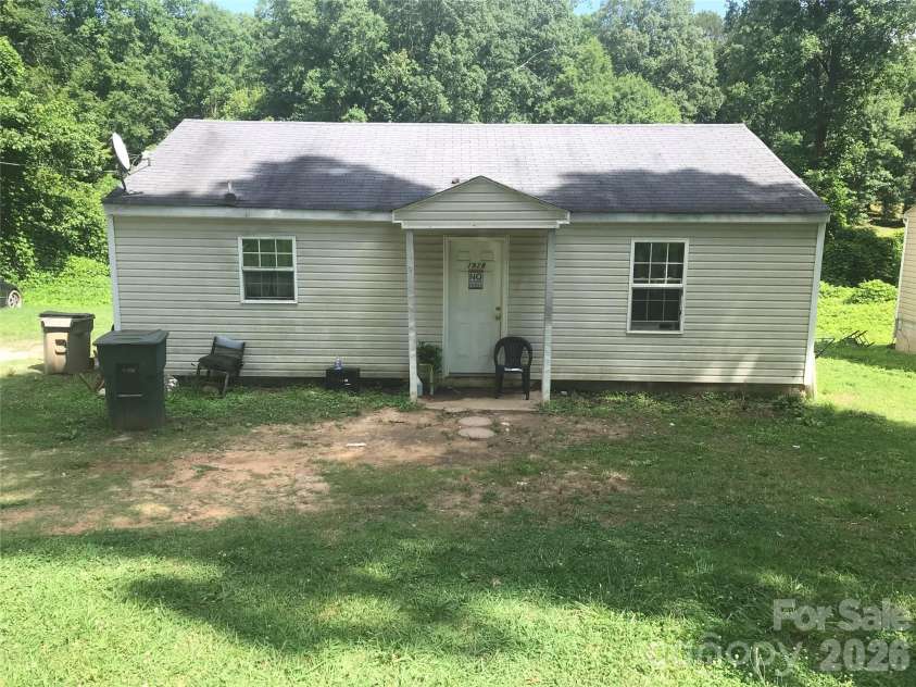 1204 Iva Avenue, Gastonia, NC 28052.  MLS# CAR4382471, YatesRealty ID 25718. 