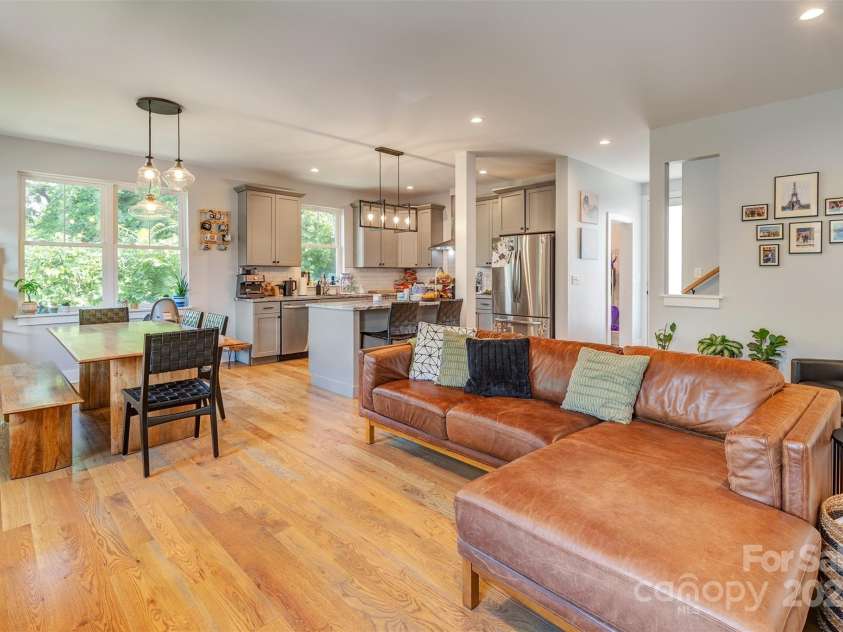 127 Alma Lane, Asheville, NC 28806.  MLS# CAR4278108, YatesRealty ID 25719. 2025