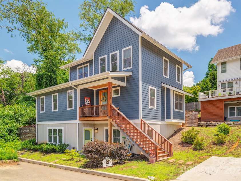 127 Alma Lane, Asheville, NC 28806.  MLS# CAR4278108, YatesRealty ID 25719. 