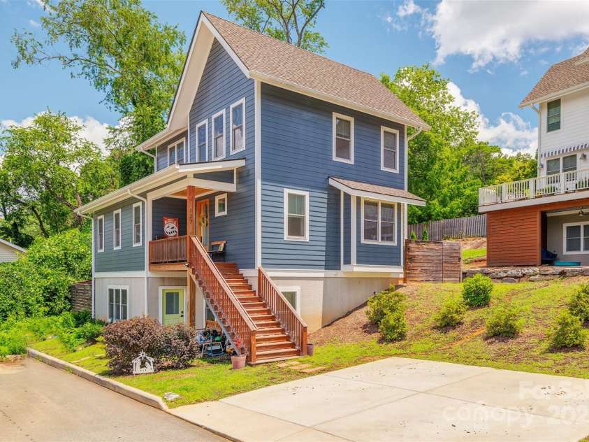 127 Alma Lane, Asheville, NC 28806.  MLS# CAR4278108, YatesRealty ID 25719. 
