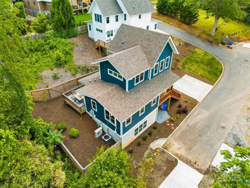 127 Alma Lane, Asheville, NC 28806.  MLS# CAR4278108, YatesRealty ID 25719. 