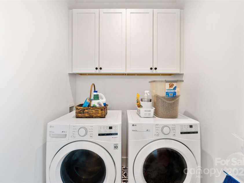 127 Alma Lane, Asheville, NC 28806.  MLS# CAR4278108, YatesRealty ID 25719. Prior listing photos before current tenant