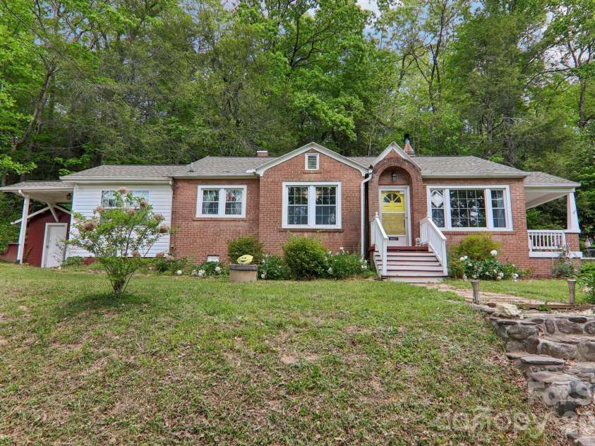 2627 White Oak Road, Burnsville, NC 28714.  MLS# CAR4382618, YatesRealty ID 25719. 
