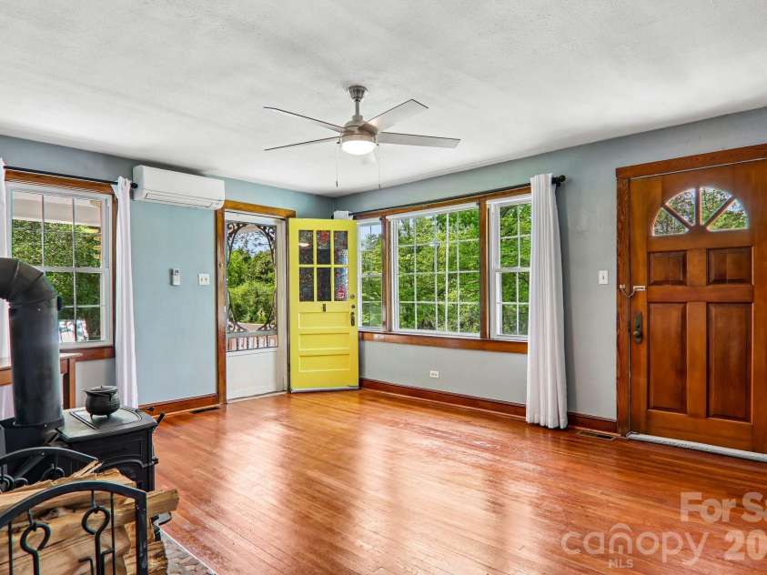 2627 White Oak Road, Burnsville, NC 28714.  MLS# CAR4382618, YatesRealty ID 25719. 
