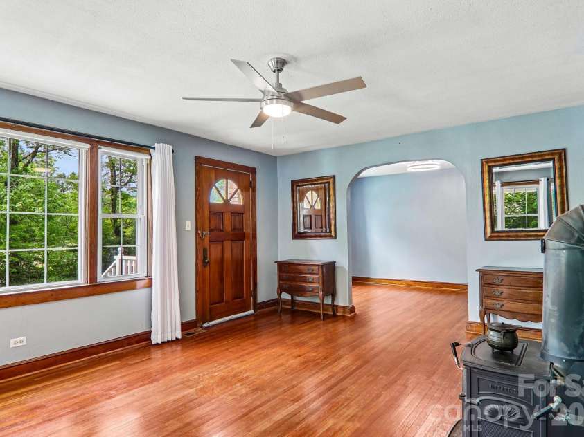 2627 White Oak Road, Burnsville, NC 28714.  MLS# CAR4382618, YatesRealty ID 25719. 