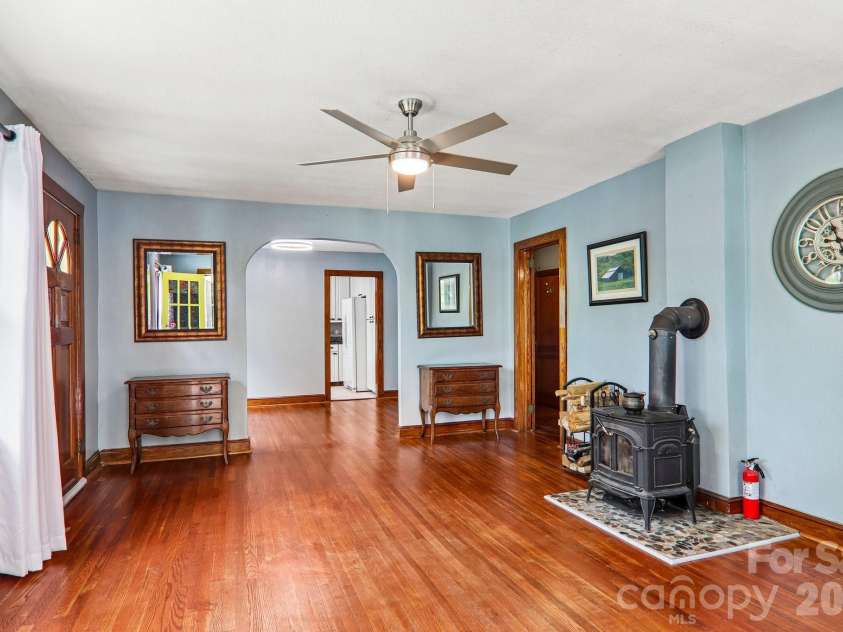2627 White Oak Road, Burnsville, NC 28714.  MLS# CAR4382618, YatesRealty ID 25719. 