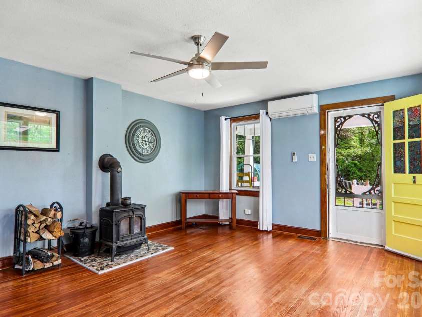 2627 White Oak Road, Burnsville, NC 28714.  MLS# CAR4382618, YatesRealty ID 25719. 