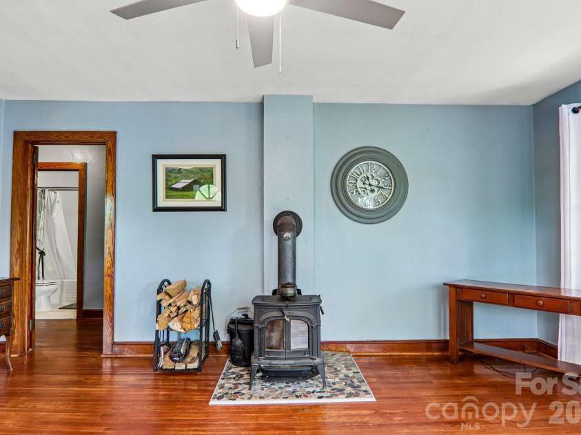 2627 White Oak Road, Burnsville, NC 28714.  MLS# CAR4382618, YatesRealty ID 25719. 
