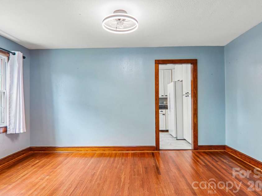 2627 White Oak Road, Burnsville, NC 28714.  MLS# CAR4382618, YatesRealty ID 25719. 