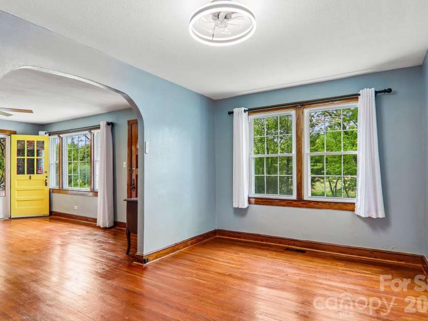 2627 White Oak Road, Burnsville, NC 28714.  MLS# CAR4382618, YatesRealty ID 25719. 
