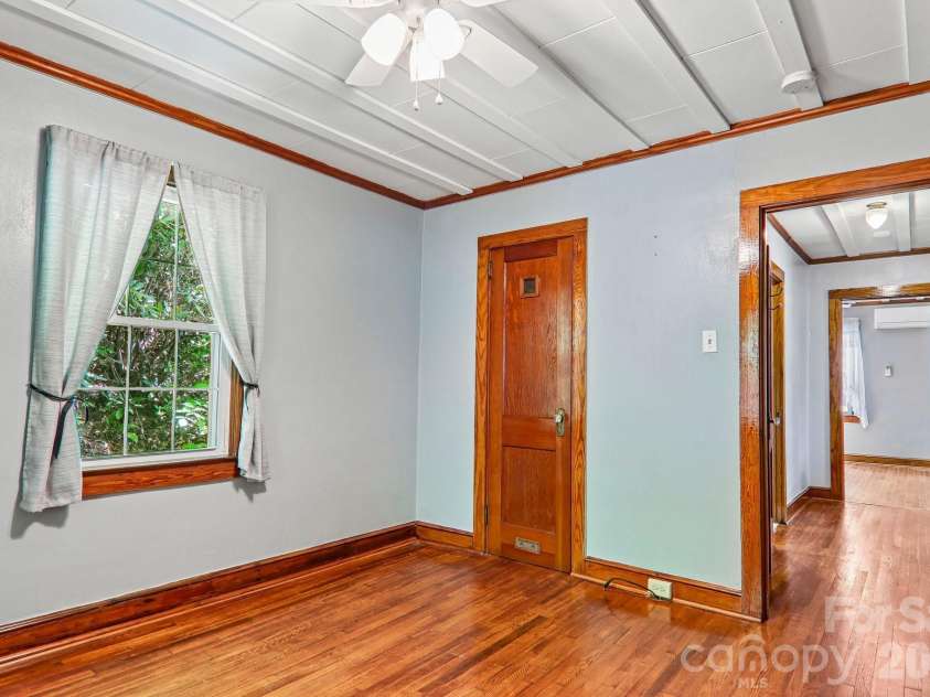 2627 White Oak Road, Burnsville, NC 28714.  MLS# CAR4382618, YatesRealty ID 25719. 