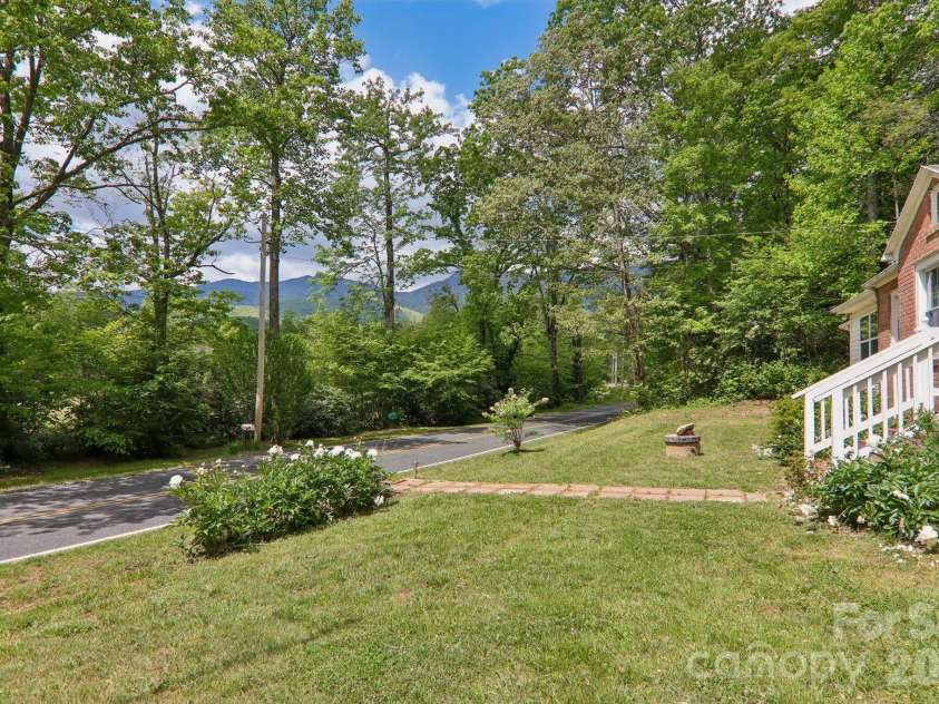 2627 White Oak Road, Burnsville, NC 28714.  MLS# CAR4382618, YatesRealty ID 25719. 