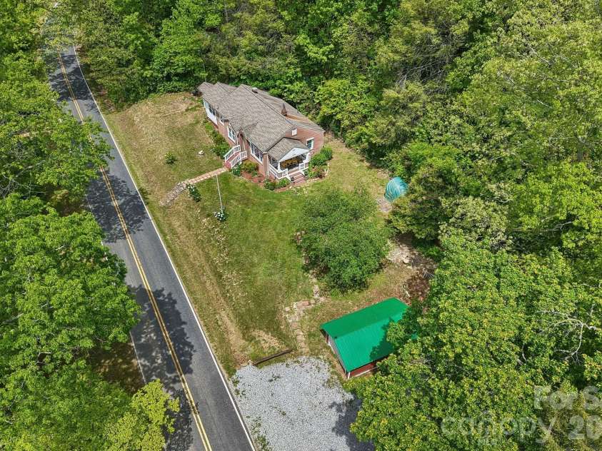 2627 White Oak Road, Burnsville, NC 28714.  MLS# CAR4382618, YatesRealty ID 25719. 