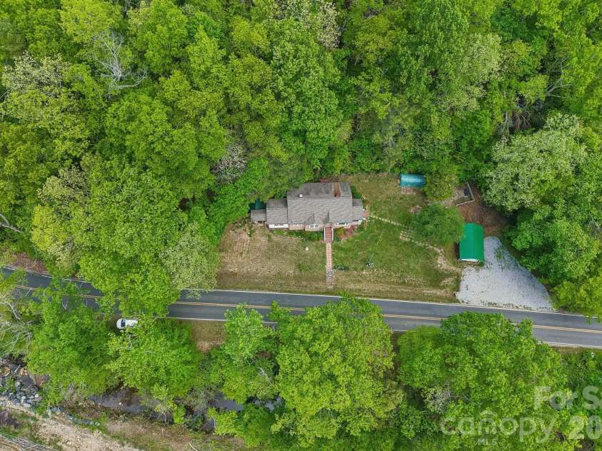 2627 White Oak Road, Burnsville, NC 28714.  MLS# CAR4382618, YatesRealty ID 25719. 