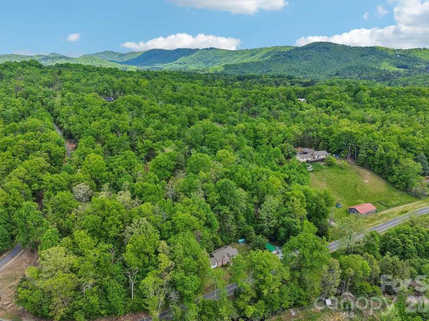 2627 White Oak Road, Burnsville, NC 28714.  MLS# CAR4382618, YatesRealty ID 25719. 