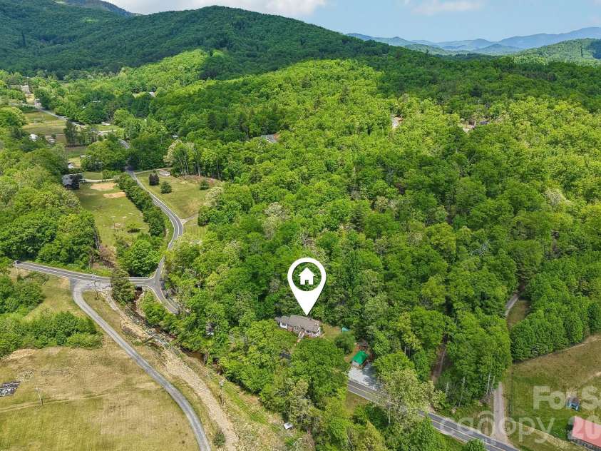 2627 White Oak Road, Burnsville, NC 28714.  MLS# CAR4382618, YatesRealty ID 25719. 