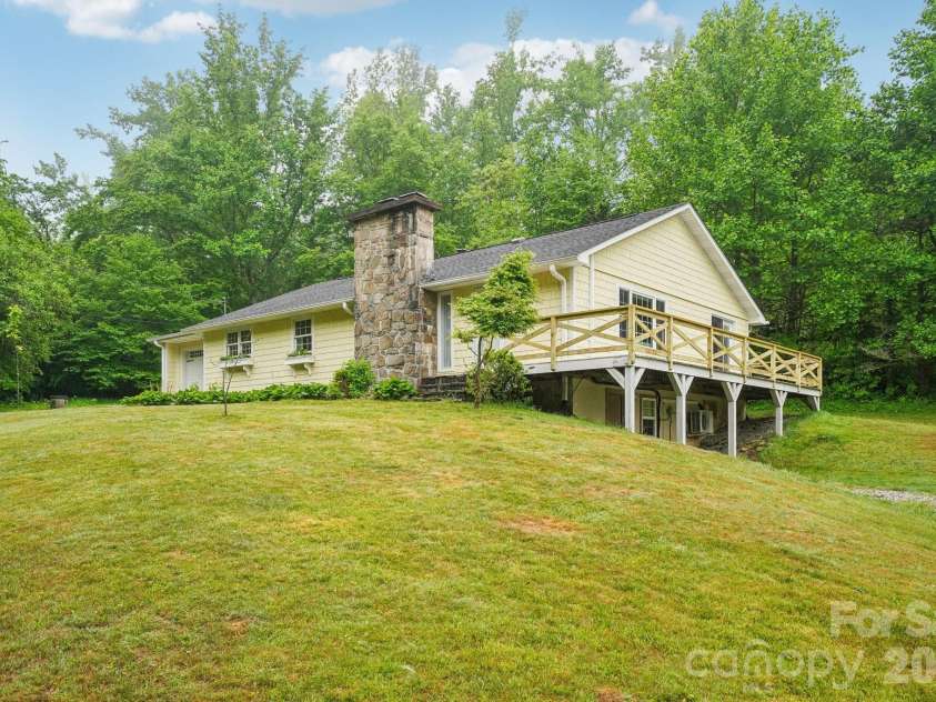 434 Dovers Branch Road, Burnsville, NC 28714.  MLS# CAR4386043, YatesRealty ID 25720. 