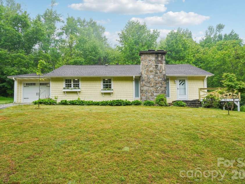 434 Dovers Branch Road, Burnsville, NC 28714.  MLS# CAR4386043, YatesRealty ID 25720. 