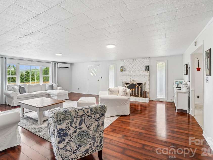 434 Dovers Branch Road, Burnsville, NC 28714.  MLS# CAR4386043, YatesRealty ID 25720. 