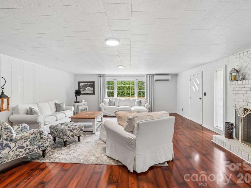 434 Dovers Branch Road, Burnsville, NC 28714.  MLS# CAR4386043, YatesRealty ID 25720. 