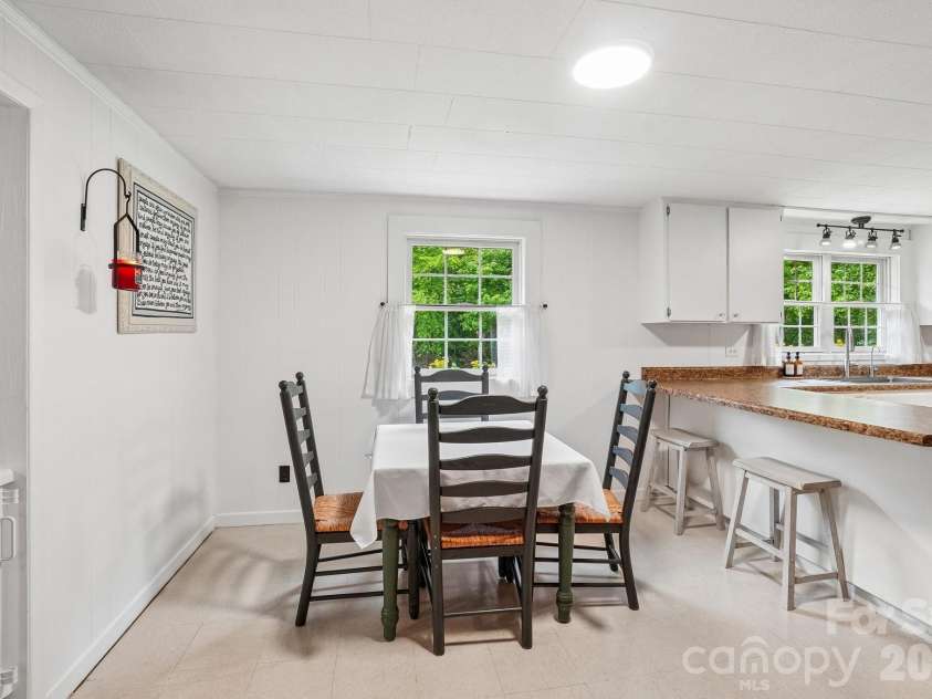 434 Dovers Branch Road, Burnsville, NC 28714.  MLS# CAR4386043, YatesRealty ID 25720. 