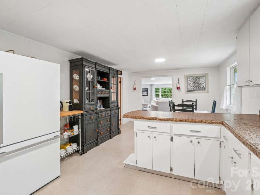434 Dovers Branch Road, Burnsville, NC 28714.  MLS# CAR4386043, YatesRealty ID 25720. 