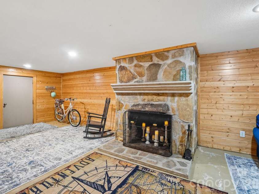 434 Dovers Branch Road, Burnsville, NC 28714.  MLS# CAR4386043, YatesRealty ID 25720. 