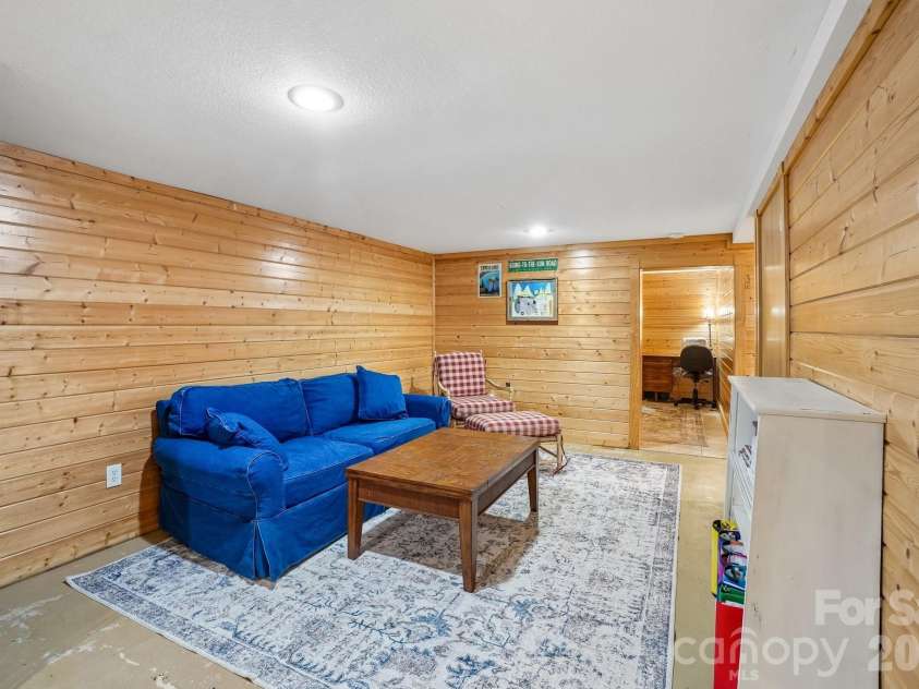 434 Dovers Branch Road, Burnsville, NC 28714.  MLS# CAR4386043, YatesRealty ID 25720. 