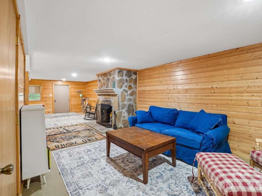 434 Dovers Branch Road, Burnsville, NC 28714.  MLS# CAR4386043, YatesRealty ID 25720. 