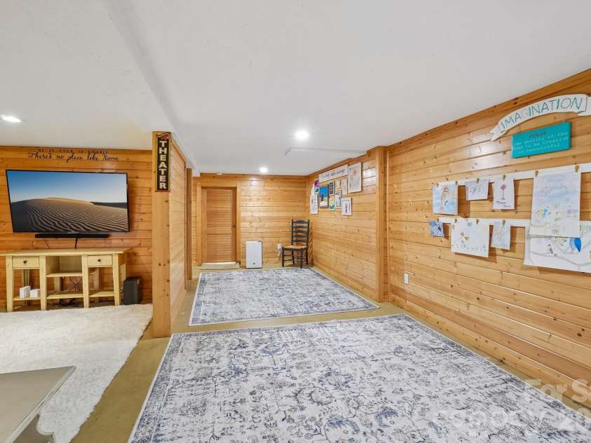 434 Dovers Branch Road, Burnsville, NC 28714.  MLS# CAR4386043, YatesRealty ID 25720. 