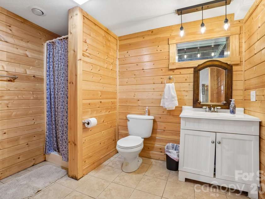 434 Dovers Branch Road, Burnsville, NC 28714.  MLS# CAR4386043, YatesRealty ID 25720. 