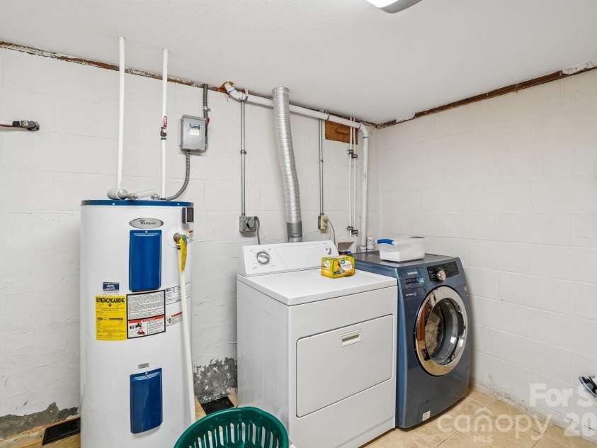 434 Dovers Branch Road, Burnsville, NC 28714.  MLS# CAR4386043, YatesRealty ID 25720. 