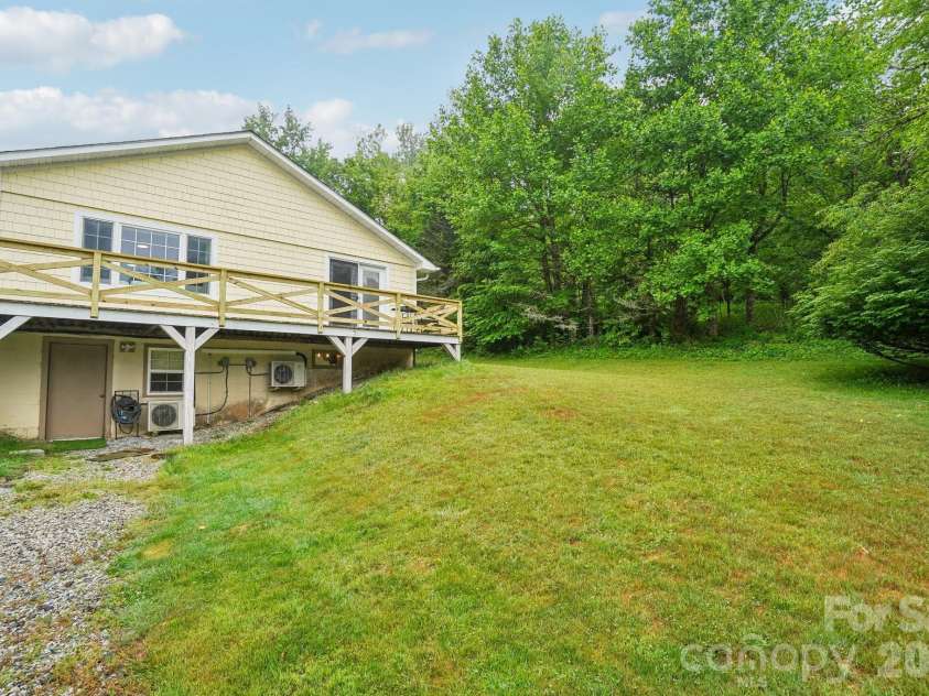 434 Dovers Branch Road, Burnsville, NC 28714.  MLS# CAR4386043, YatesRealty ID 25720. 