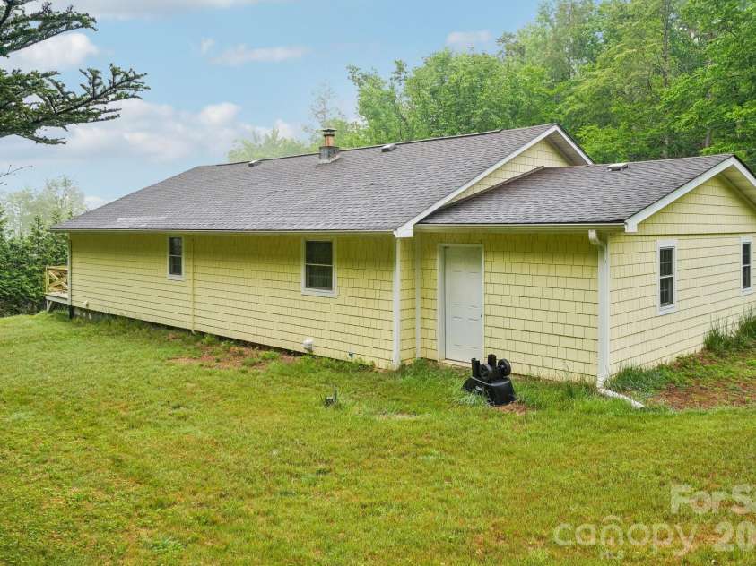 434 Dovers Branch Road, Burnsville, NC 28714.  MLS# CAR4386043, YatesRealty ID 25720. 