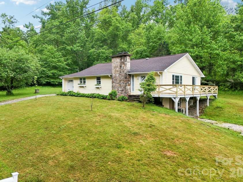 434 Dovers Branch Road, Burnsville, NC 28714.  MLS# CAR4386043, YatesRealty ID 25720. 